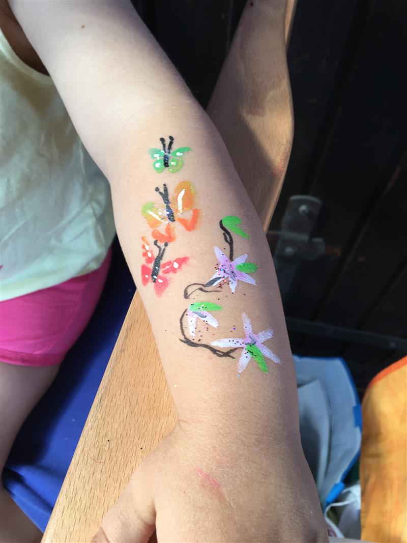 Blumensujet auf Arm