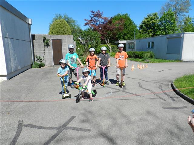 Kickboard Parcours fahren fr Kinder