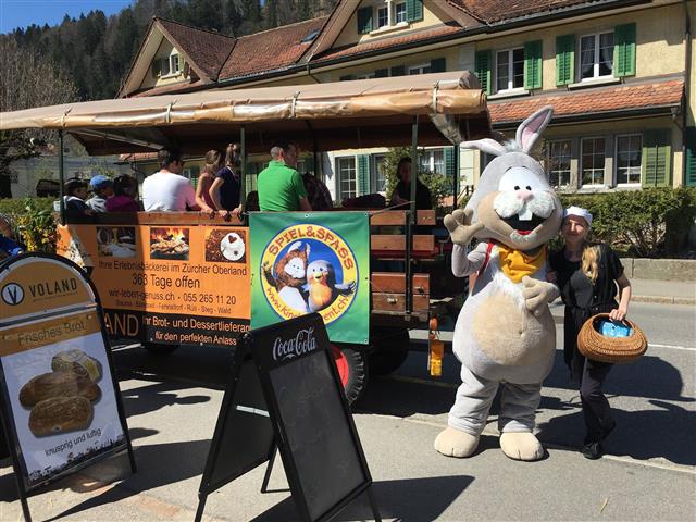 Unser Osterhase verteilt Eier und bastelt fr sein Leben gerne